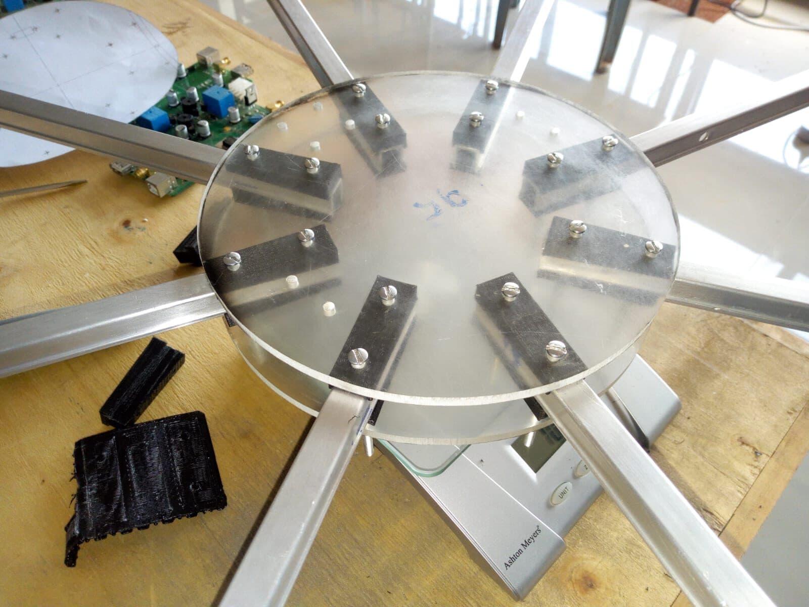 Acrylic hub and machined aluminium arms during assembly